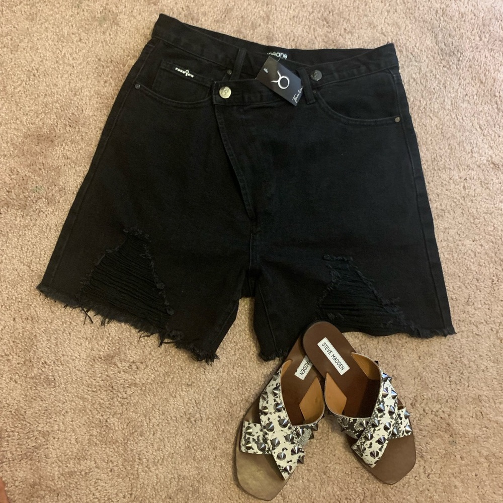 insane gene: black crossover shorts